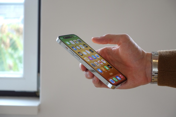 Real Screens Smooth Fake Scrolling Rough